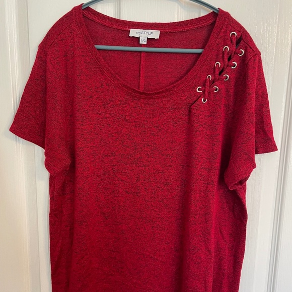 5 for $12 Stylish red short sleeve top - Picture 1 of 5